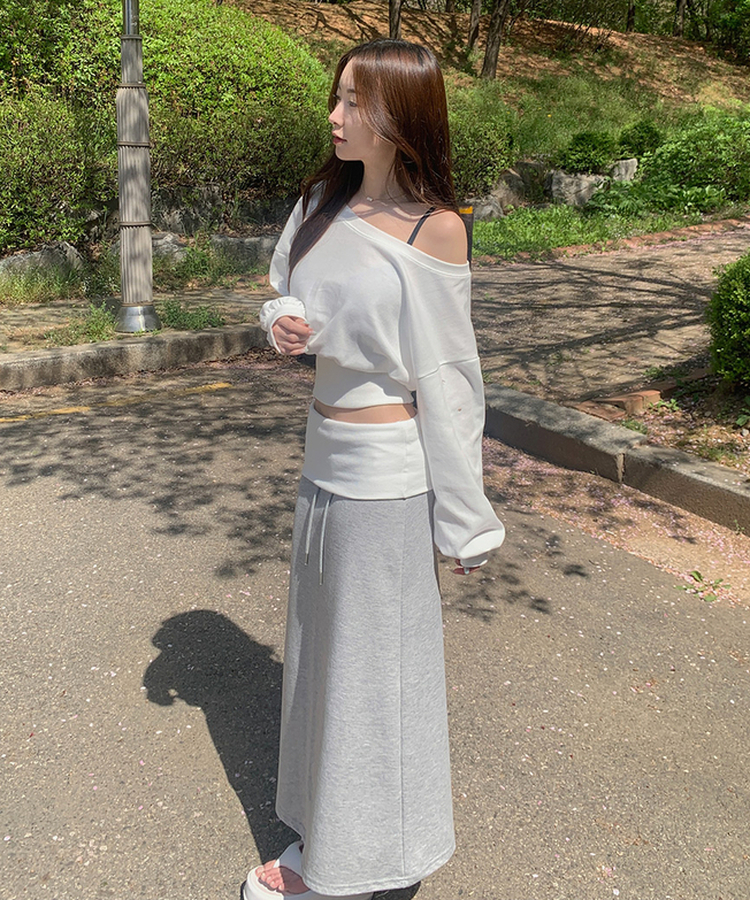 オフショルダークロップドトレーナー IVORY