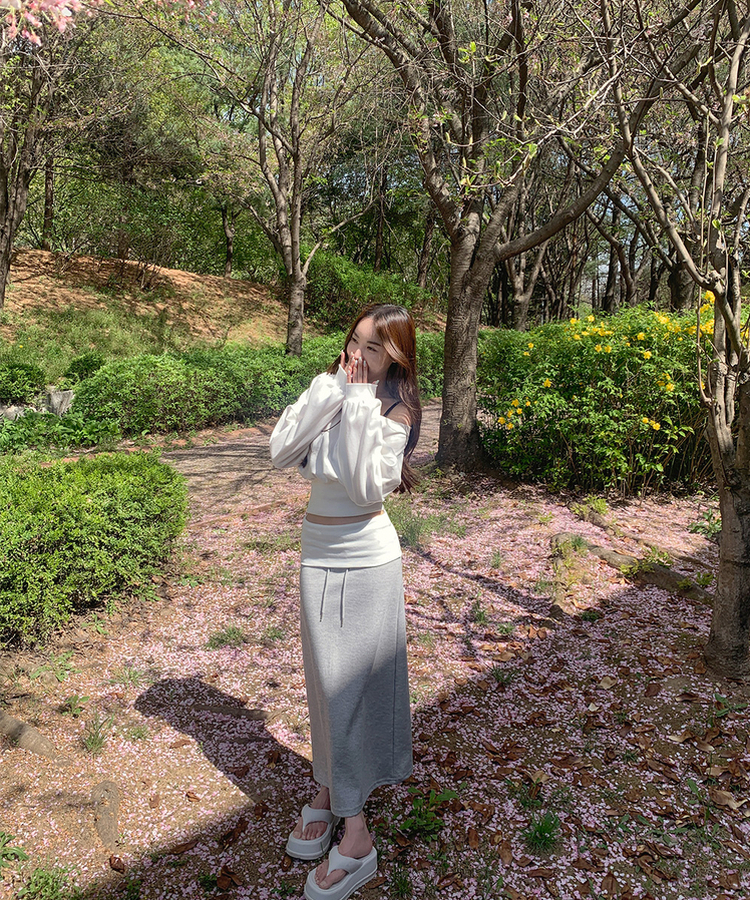 オフショルダークロップドトレーナー IVORY