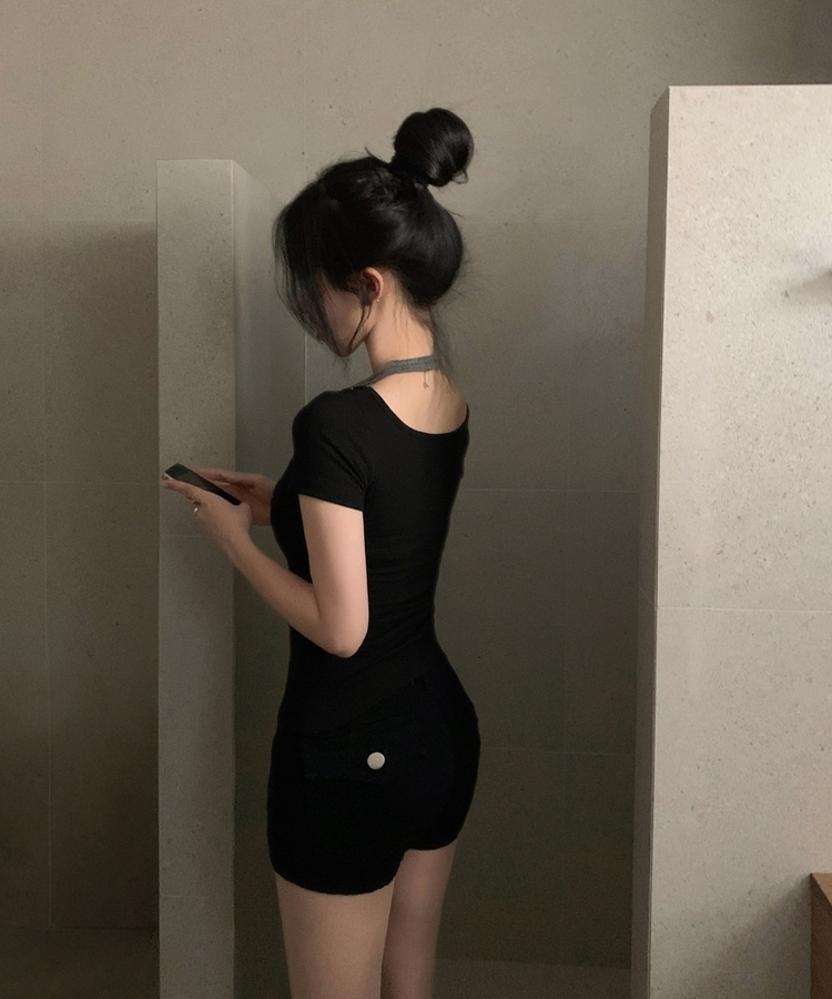 누아브 홀터넥 레터링 반팔티셔츠 3color 블랙