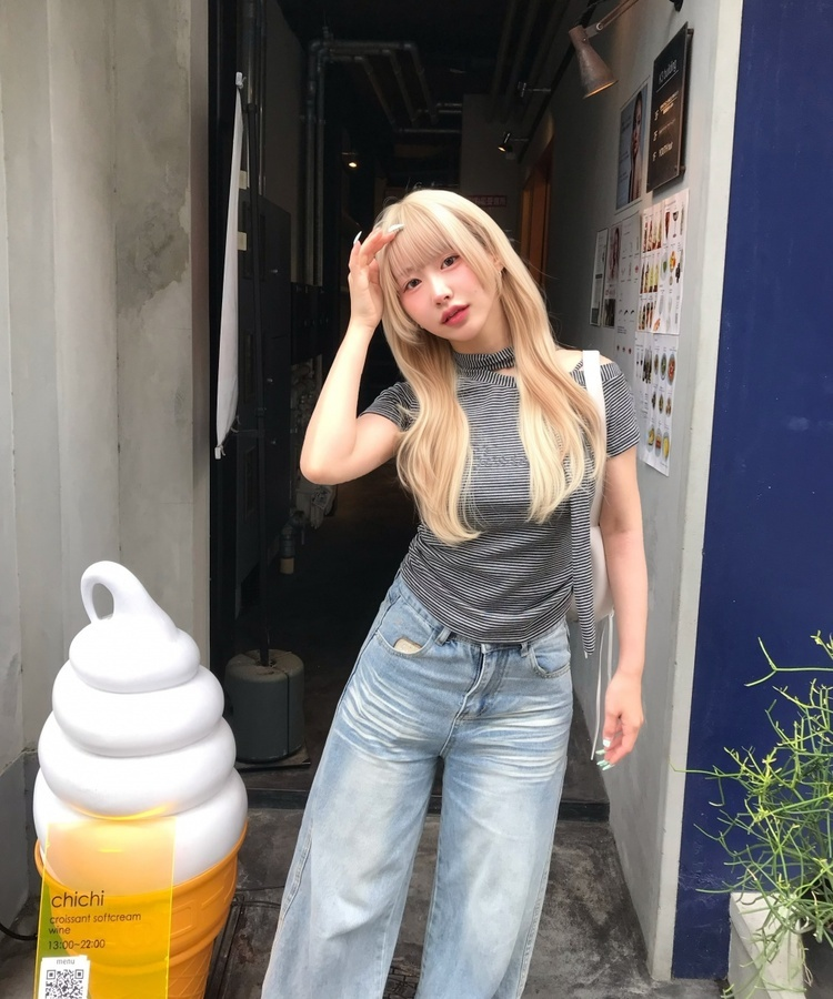 ポケット刺繍ウォッシュワイドデニムパンツ LIGHT DENIM