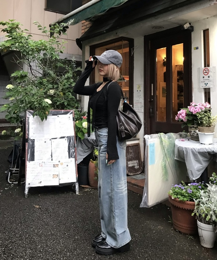 ポケット刺繍ウォッシュワイドデニムパンツ LIGHT DENIM