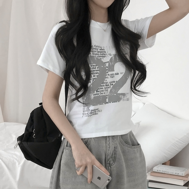 プリントセミクロップ半袖Tシャツ IVORY