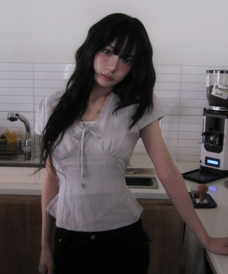 ディープVレース半袖ブラウス BLUE