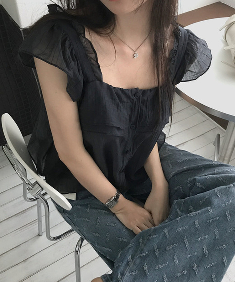 フリルスクエアボタンブラウス BLACK