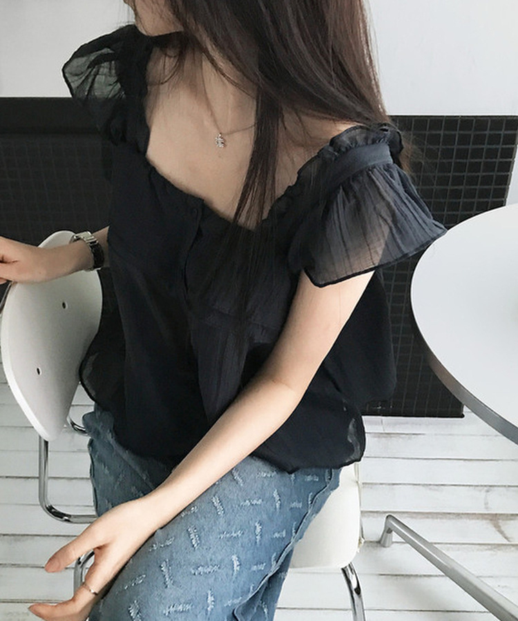 フリルスクエアボタンブラウス BLACK