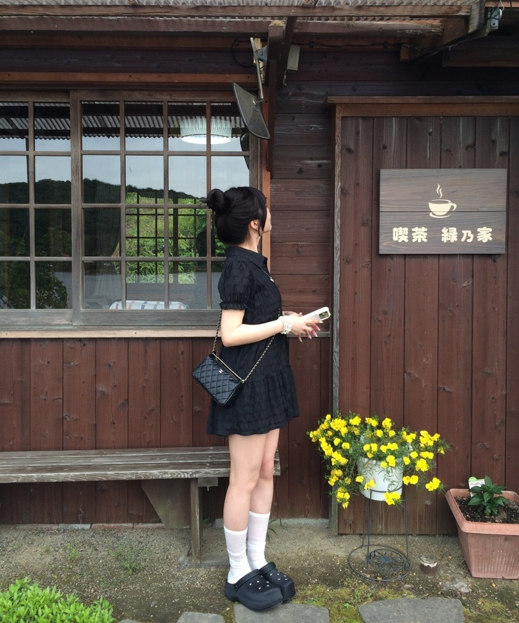퍼프 플레어 셔링 반팔 미니원피스 블랙