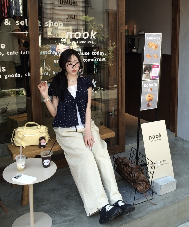 플라워 레이어드 블라우스 네이비