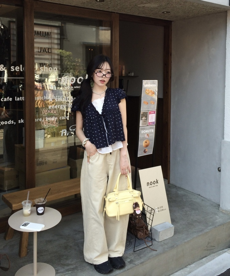 플라워 레이어드 블라우스 네이비