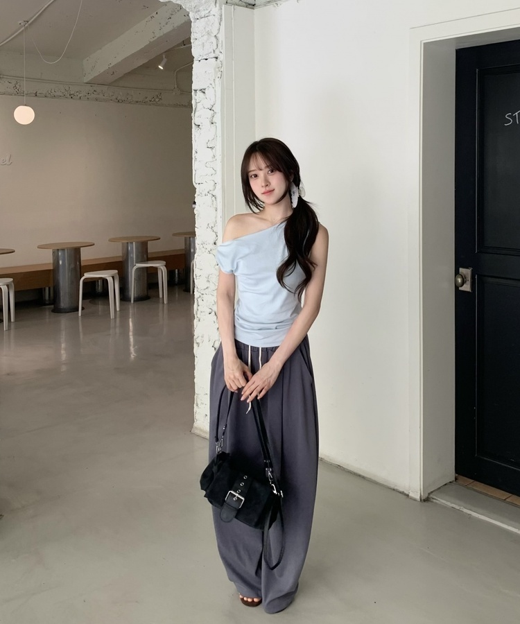 핀턱 트레이닝 와이드 팬츠 차콜