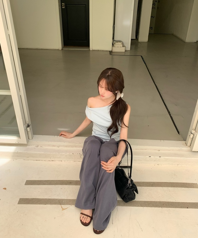 핀턱 트레이닝 와이드 팬츠 차콜