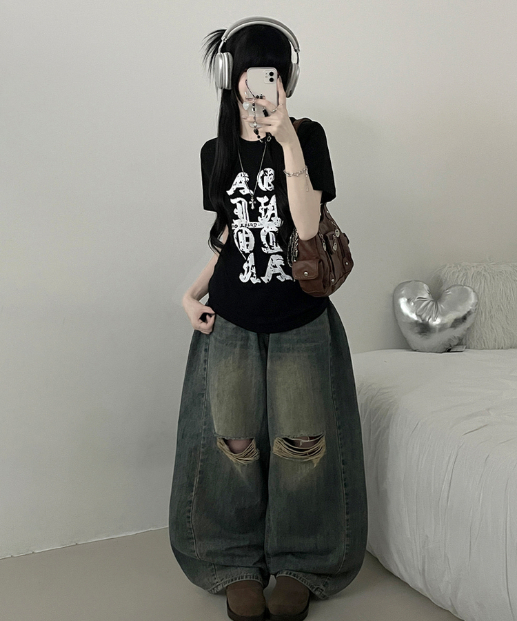 블래닛레터링세미크롭반팔티셔츠 검정