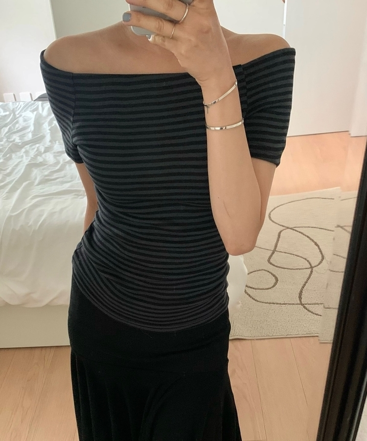 ストライプオフショルダー半袖トップス CHARCOAL