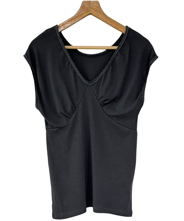 VネックレースTシャツ