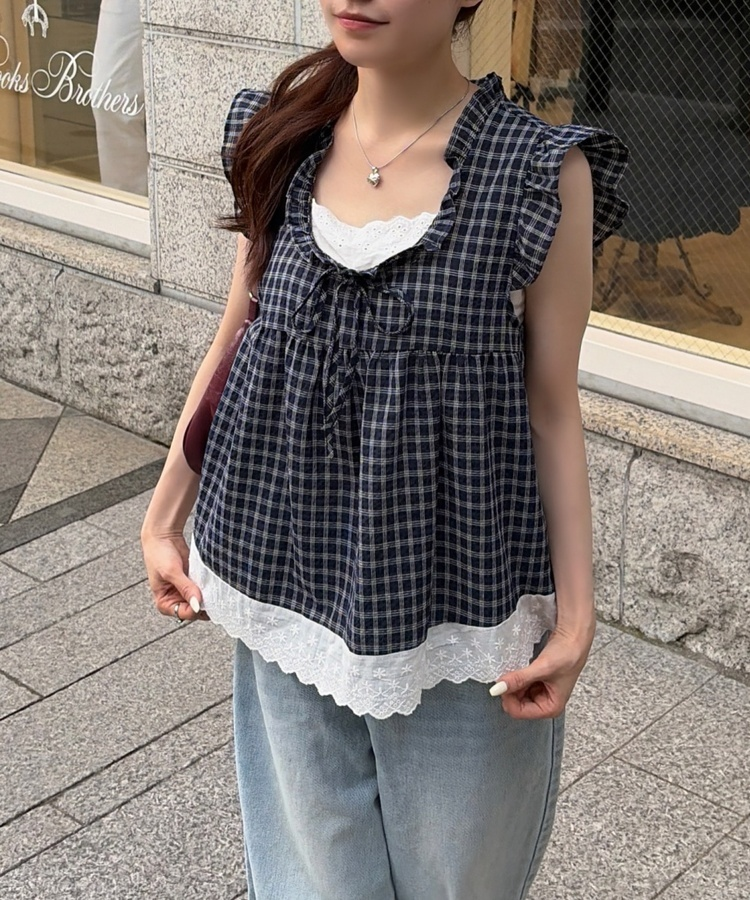 프릴 체크 나시 블라우스 네이비