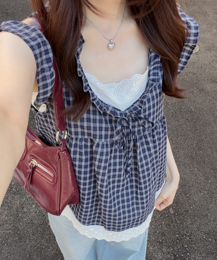 프릴 체크 나시 블라우스 네이비