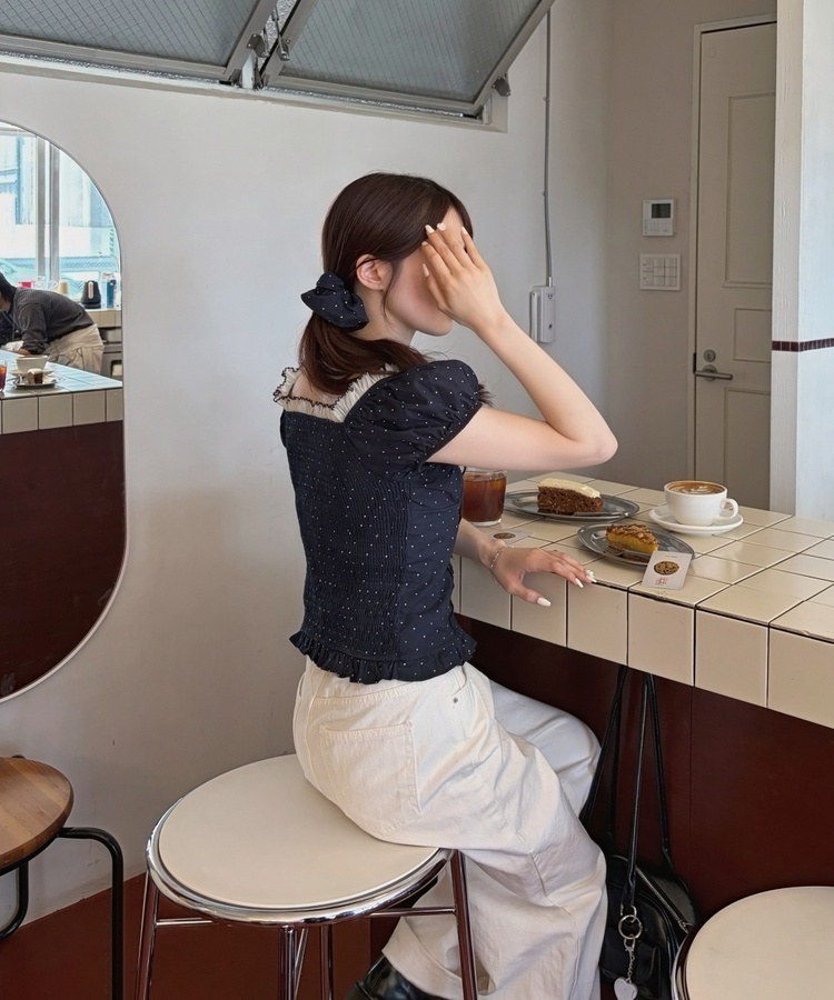 【크런치 세트】도트 프릴 블라우스 네이비