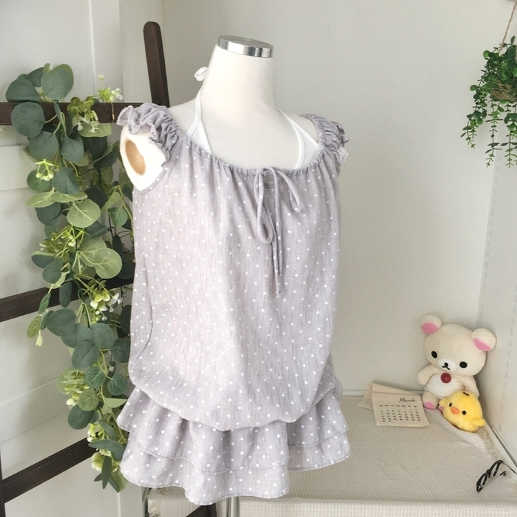 レイヤードホルターネックドットノースリーブトップス