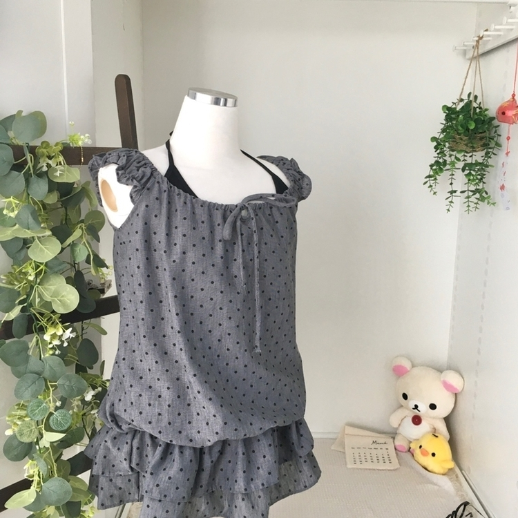 レイヤードホルターネックドットノースリーブトップス