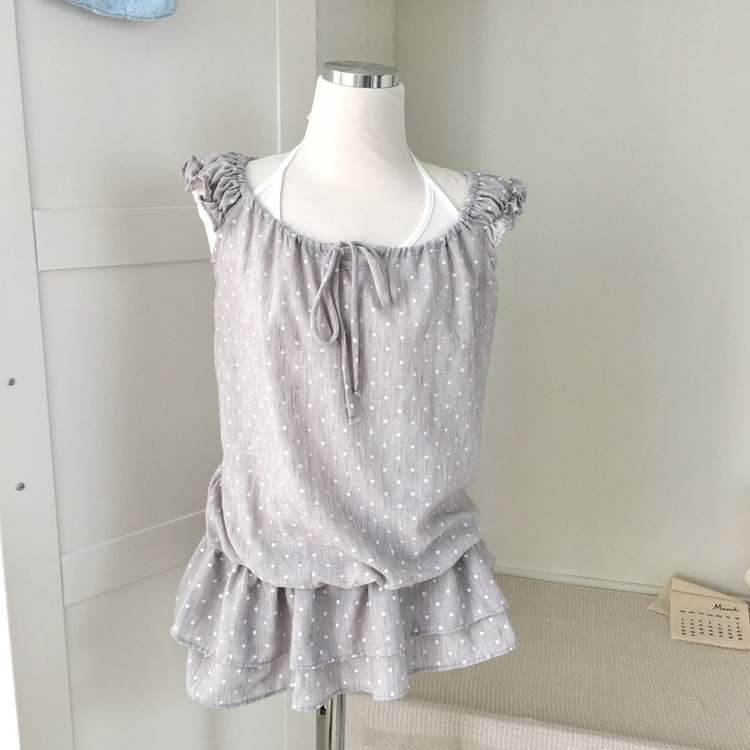 レイヤードホルターネックドットノースリーブトップス