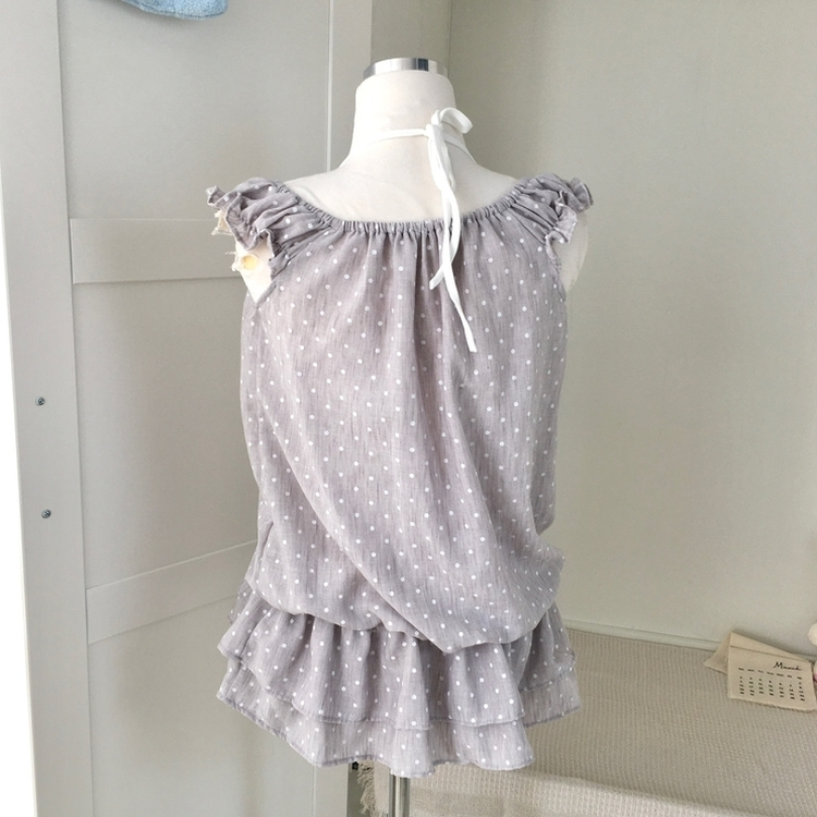 レイヤードホルターネックドットノースリーブトップス