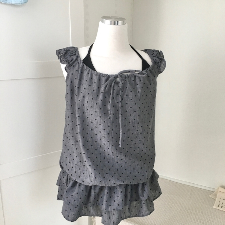 レイヤードホルターネックドットノースリーブトップス