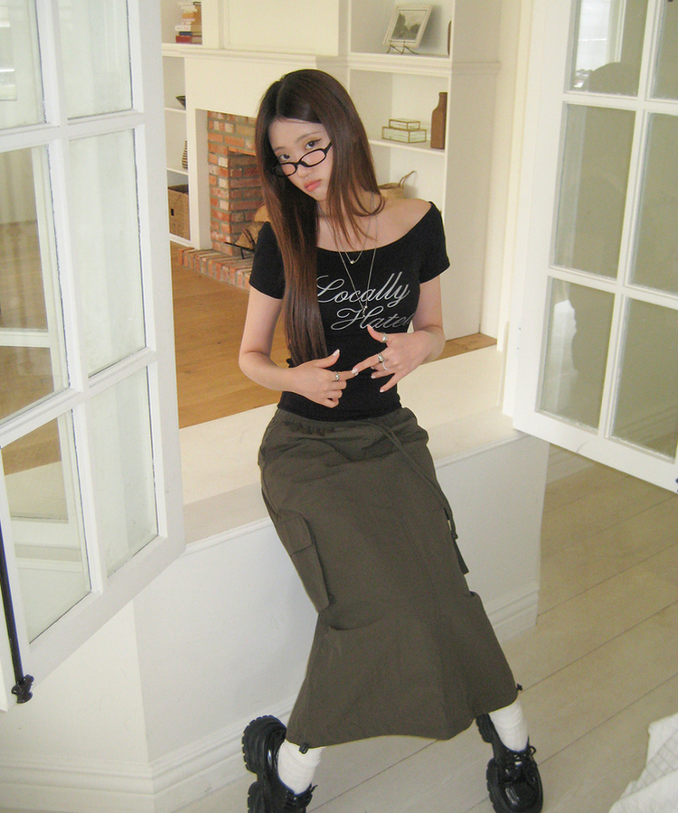 グリッターレタリングスリムオフショル半袖Tシャツ BLACK