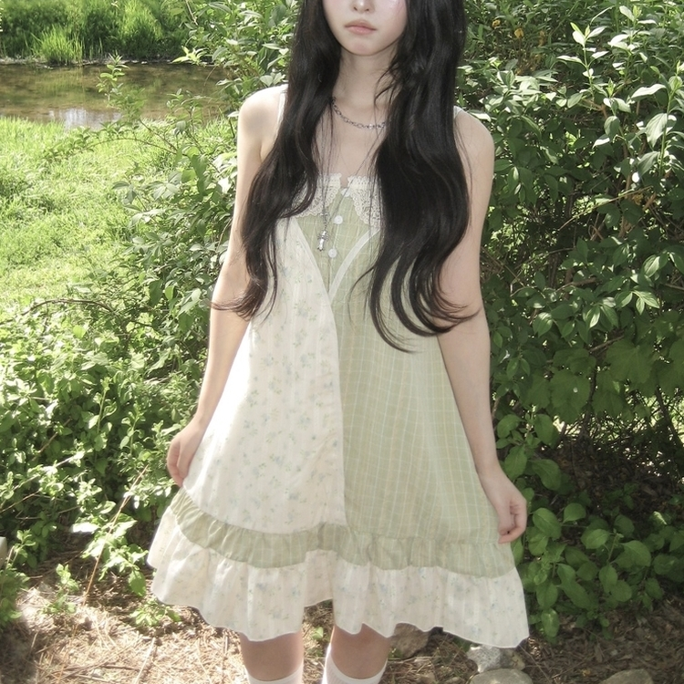 패치 뒷리본 프릴 모리걸 잔꽃 보헤미안 버튼 끈조절 나시 민소매 원피스 그린