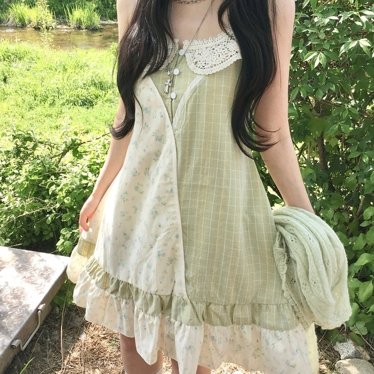 패치 뒷리본 프릴 모리걸 잔꽃 보헤미안 버튼 끈조절 나시 민소매 원피스 그린