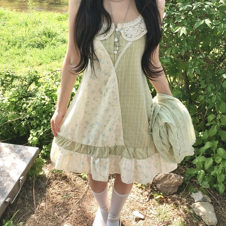 패치 뒷리본 프릴 모리걸 잔꽃 보헤미안 버튼 끈조절 나시 민소매 원피스 그린
