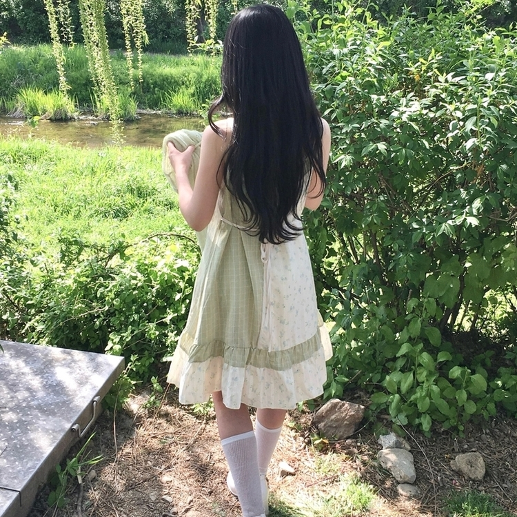 패치 뒷리본 프릴 모리걸 잔꽃 보헤미안 버튼 끈조절 나시 민소매 원피스 그린