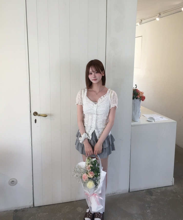 레이스 셔링 반팔 블라우스 화이트