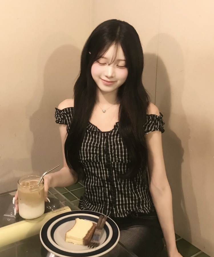 체크 오프숄더 블라우스 블랙