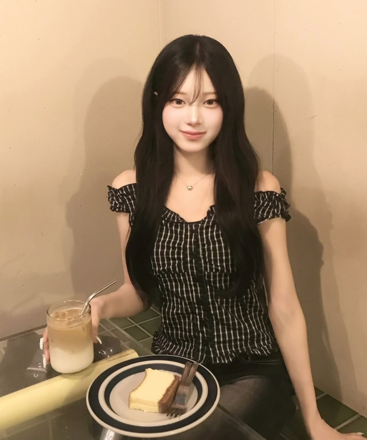 체크 오프숄더 블라우스 블랙