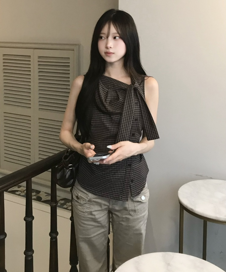 체크 리본 민소매 블라우스 브라운