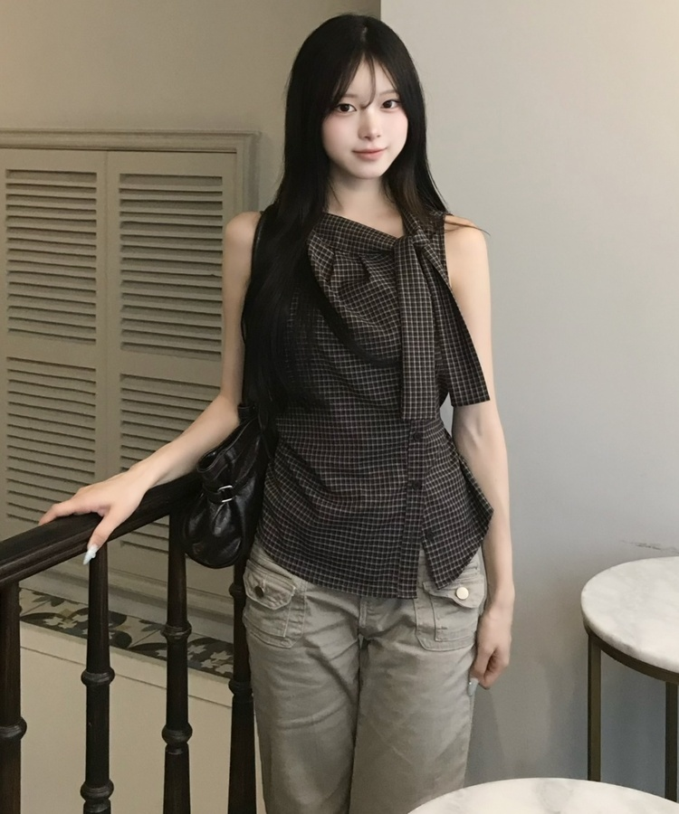 체크 리본 민소매 블라우스 브라운