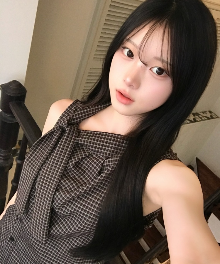 체크 리본 민소매 블라우스 브라운