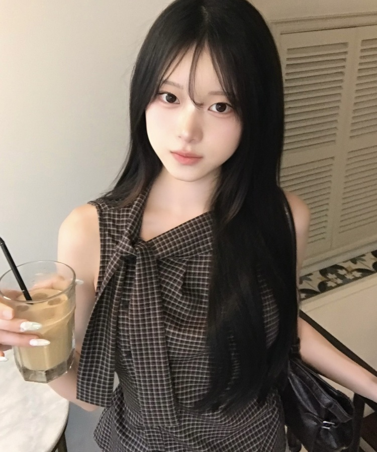 체크 리본 민소매 블라우스 브라운