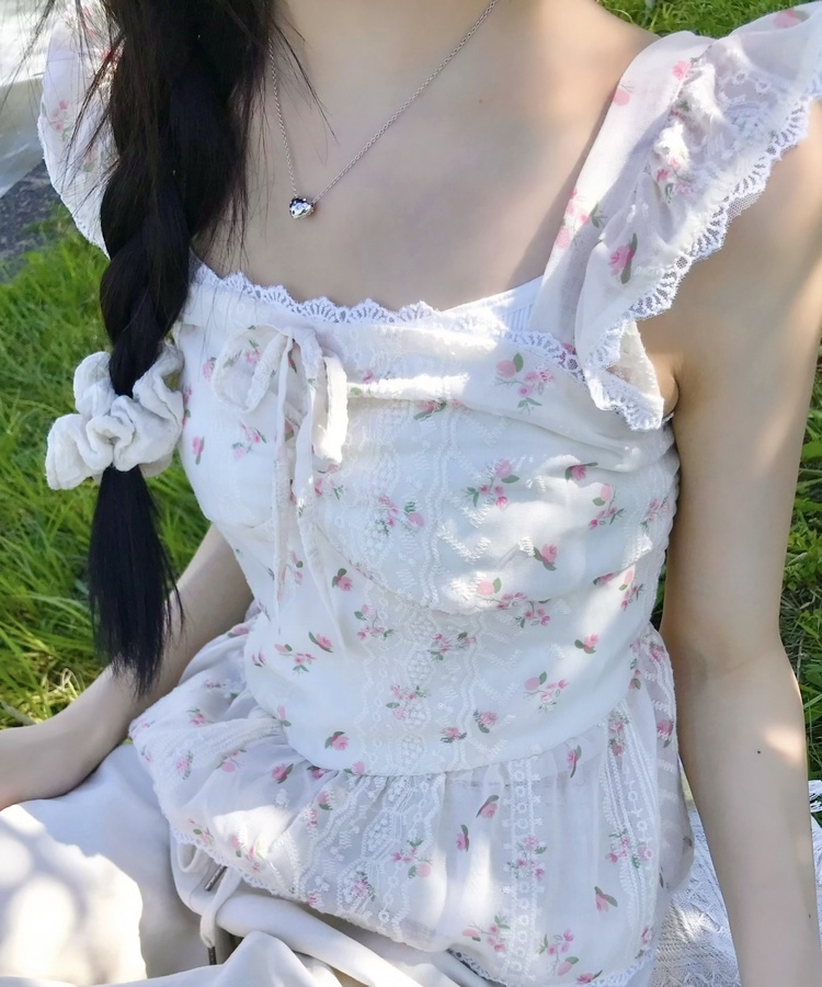 잔꽃 레이스 리본 나시 블라우스 아이보리