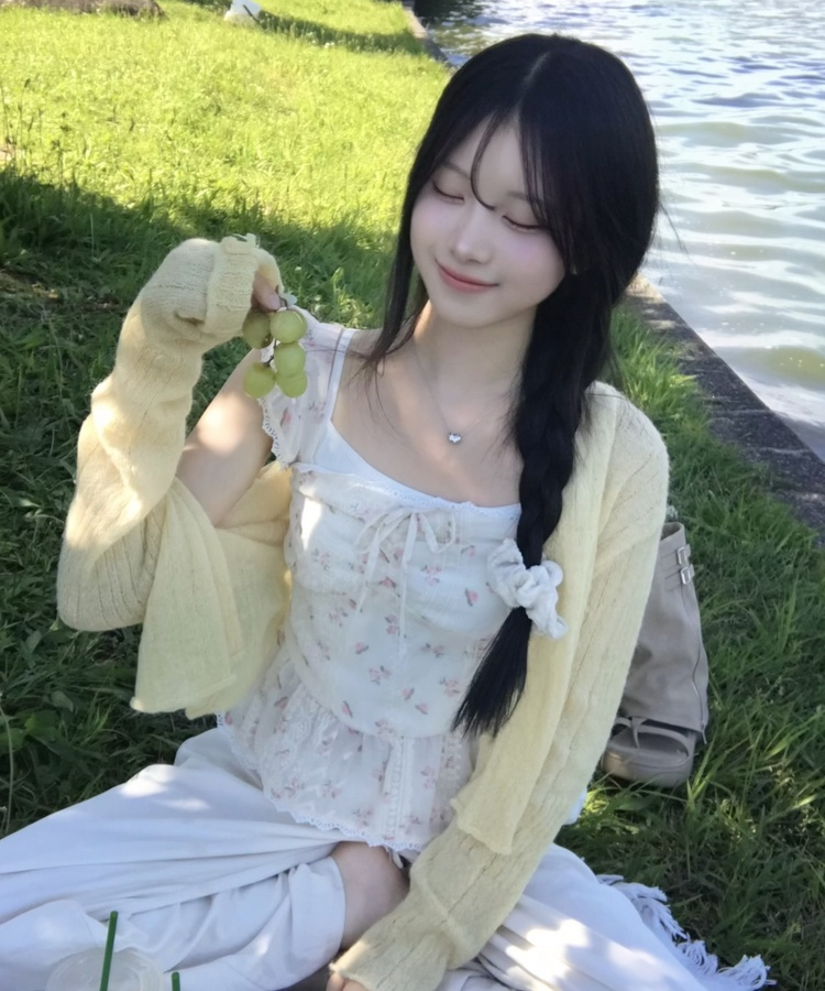 잔꽃 레이스 리본 나시 블라우스 아이보리