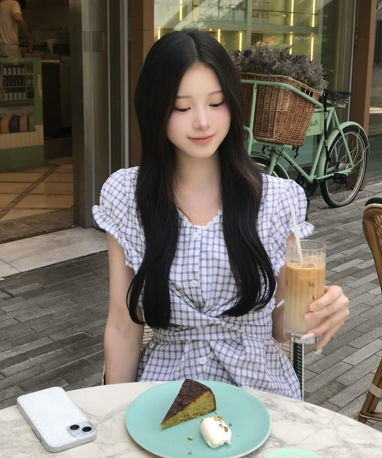 체크 레이스 리본 블라우스 그레이