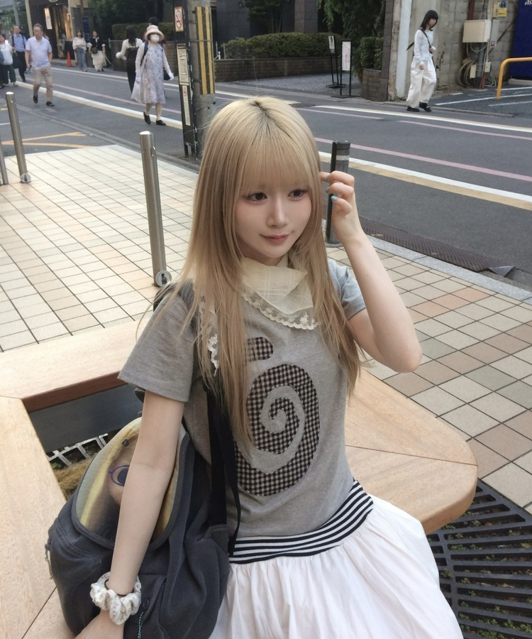체크 패치 티셔츠 그레이