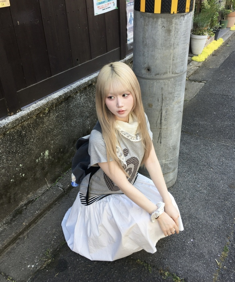 체크 패치 티셔츠 그레이