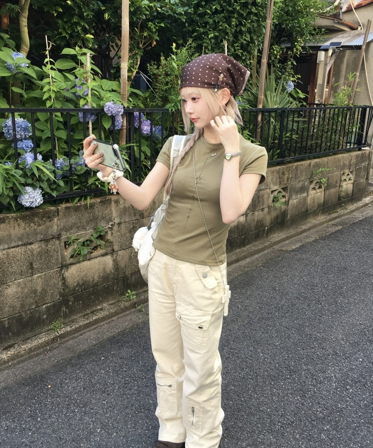 スターレタリングセミクロップTシャツ KHAKI