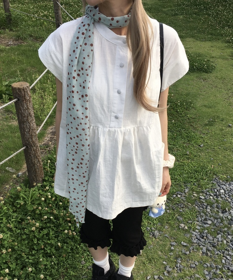 라운드 버튼 플레어 블라우스 화이트