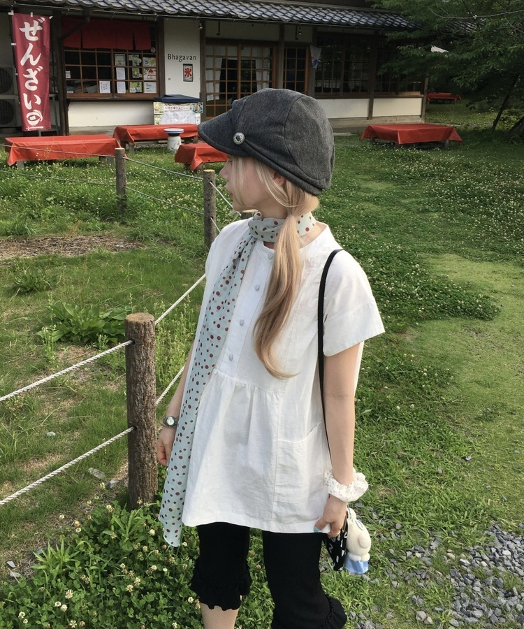 라운드 버튼 플레어 블라우스 화이트