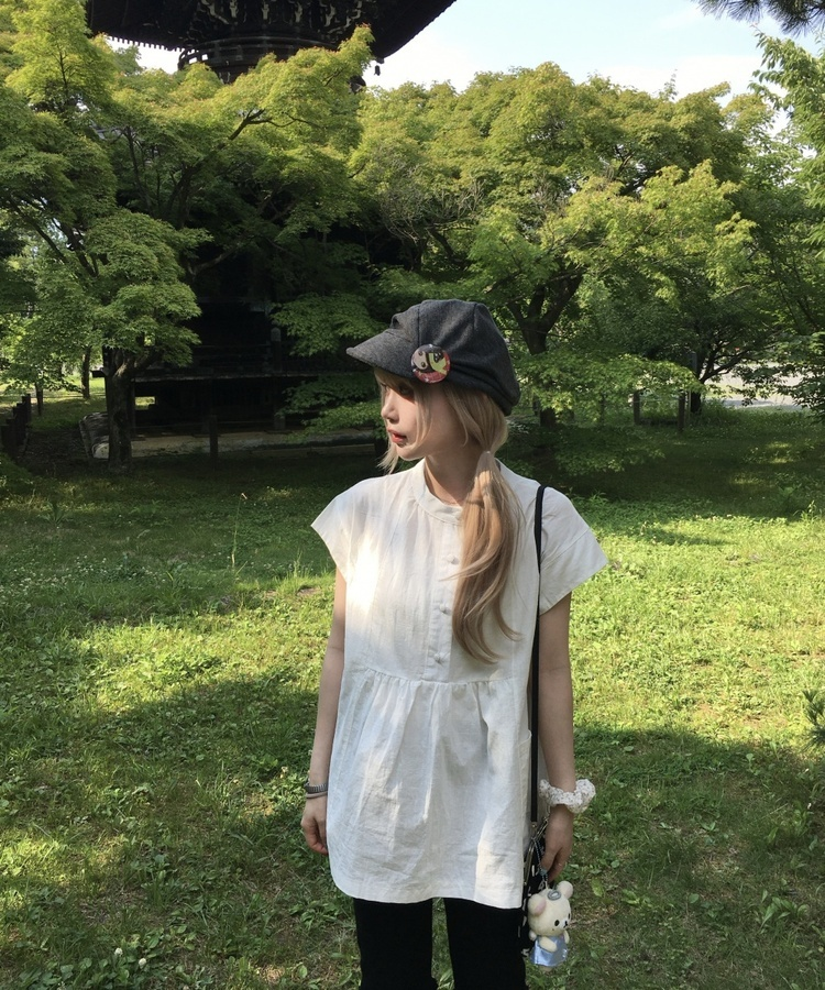 라운드 버튼 플레어 블라우스 화이트