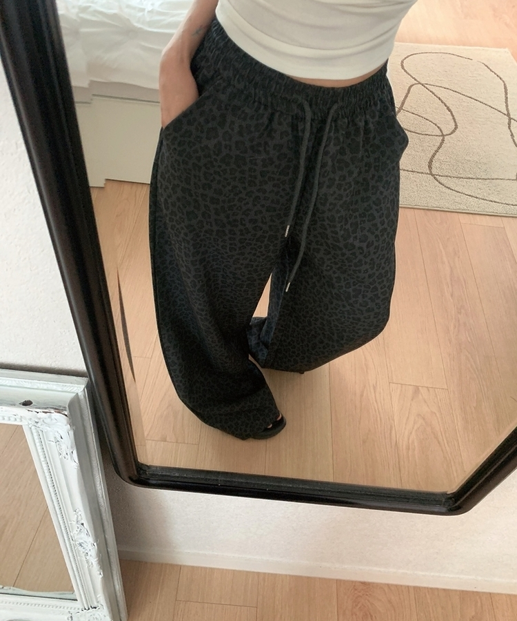 レオパードワイドバンディングパンツ CHARCOAL