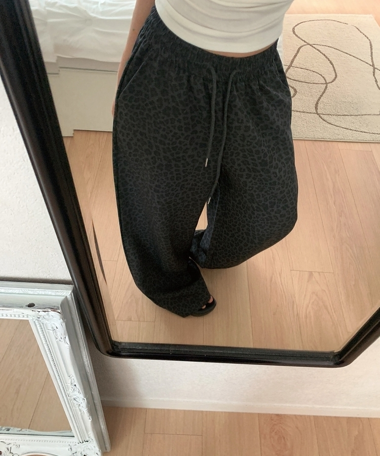 レオパードワイドバンディングパンツ CHARCOAL