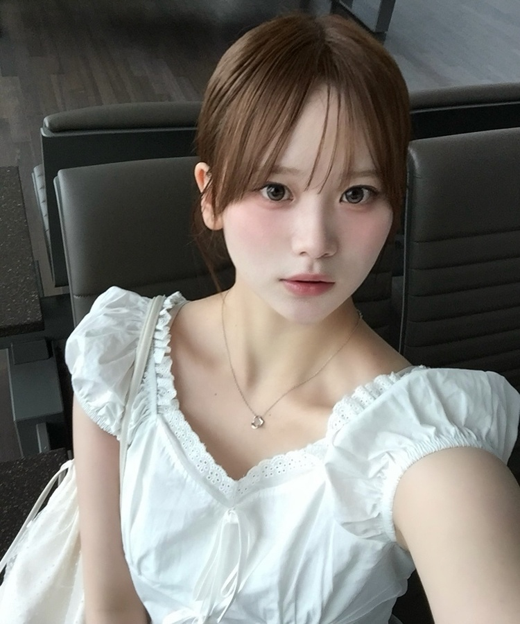 스퀘어 레이스 블라우스 화이트