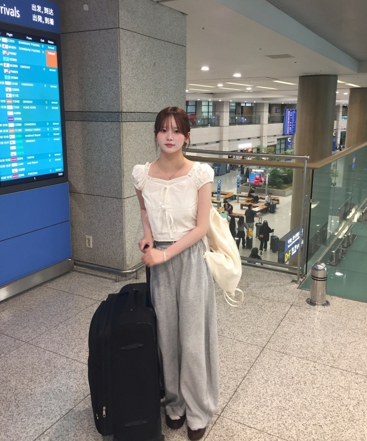 스퀘어 레이스 블라우스 화이트